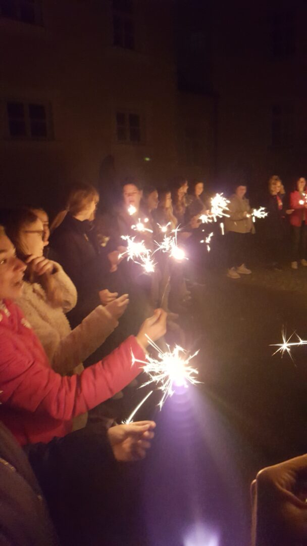 Nobbie, schwarze Ungeheuer und Christbaumkugeln