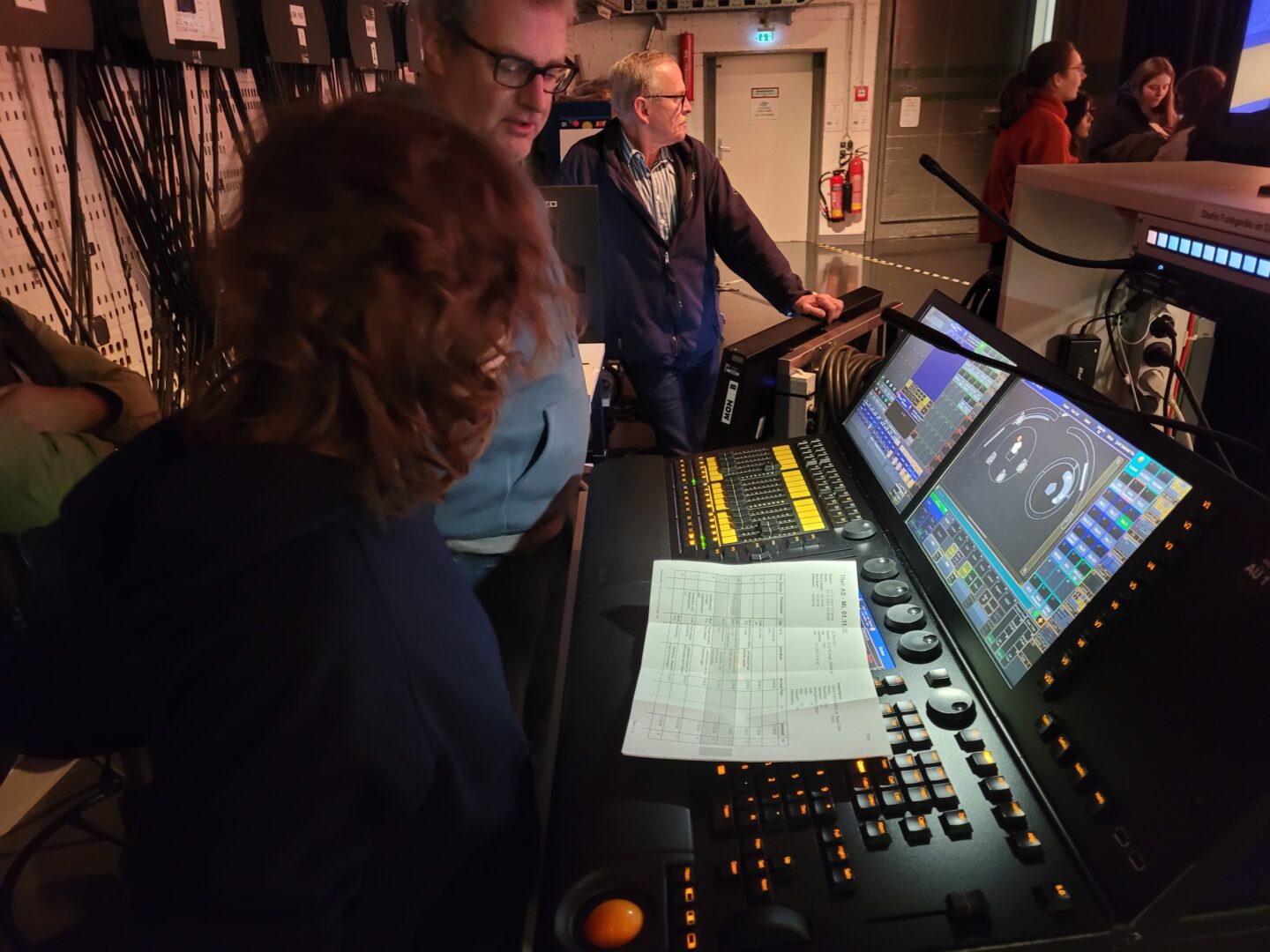 Unsere Schülerinnen werfen einen Blick hinter die „Abendschau“ des BR