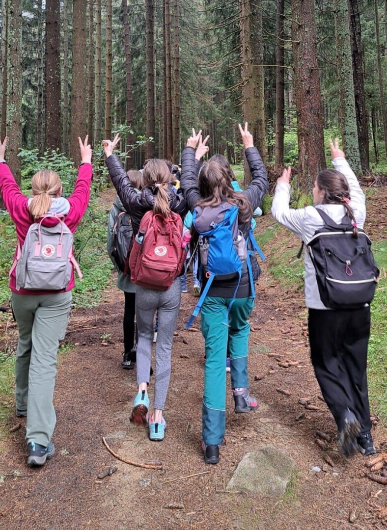 Lachflash, Lernspaß, Leuchtmandalas: Fünfte Klassen im Schullandheim