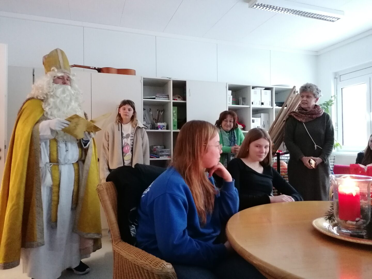 Engelhafte Schulsprecherinnen und bischöfliche Botschaften