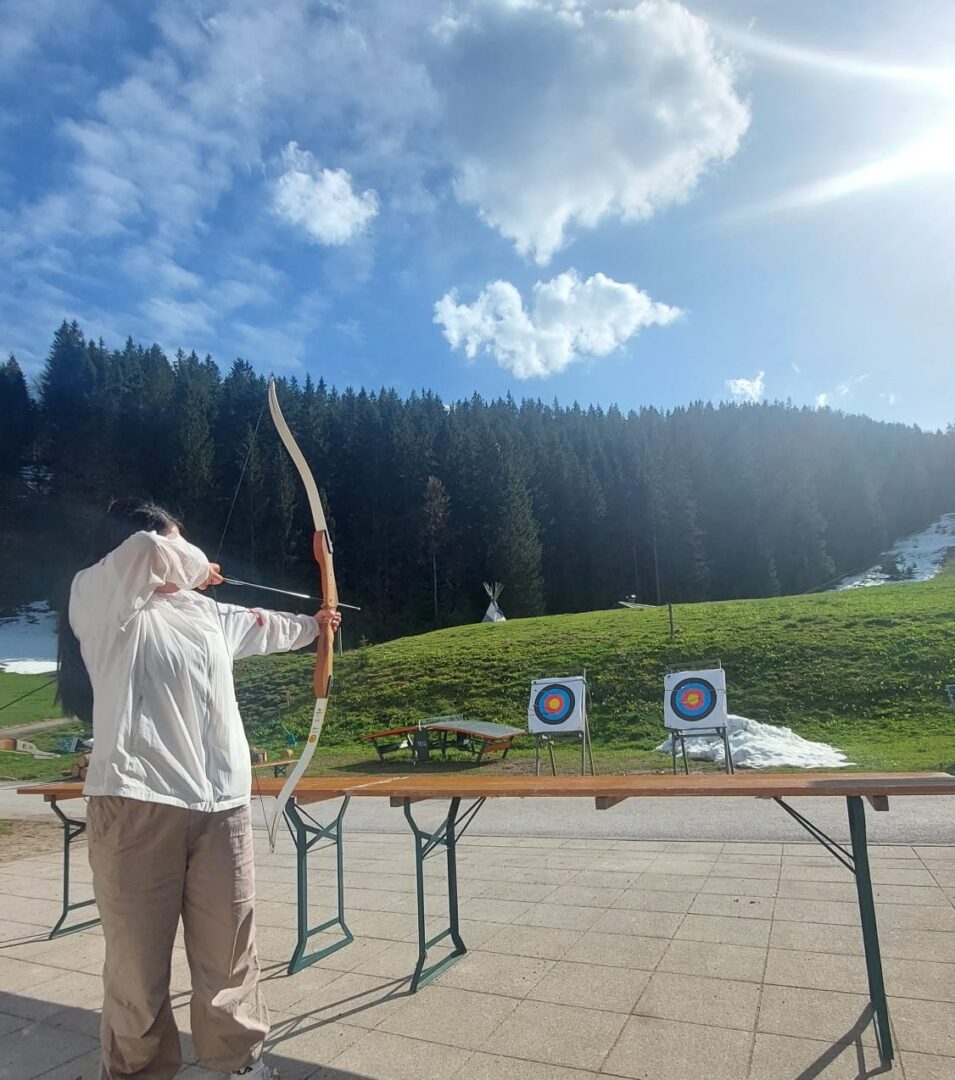 Über Stock und Stein auf Kletterwände und Bierkastentürme: Sportcamp der achten Klassen