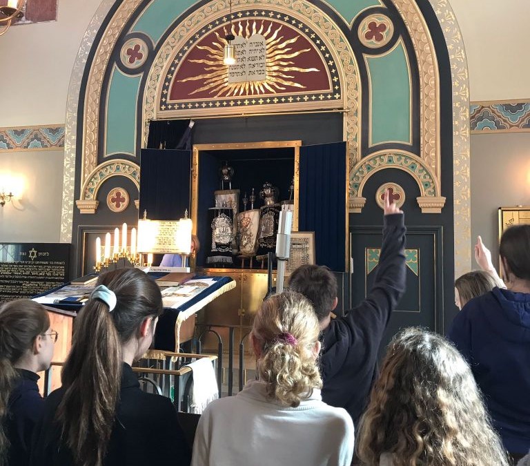 Tora und Tradition: Ursulinen-Realschule in der Kultusgemeinde