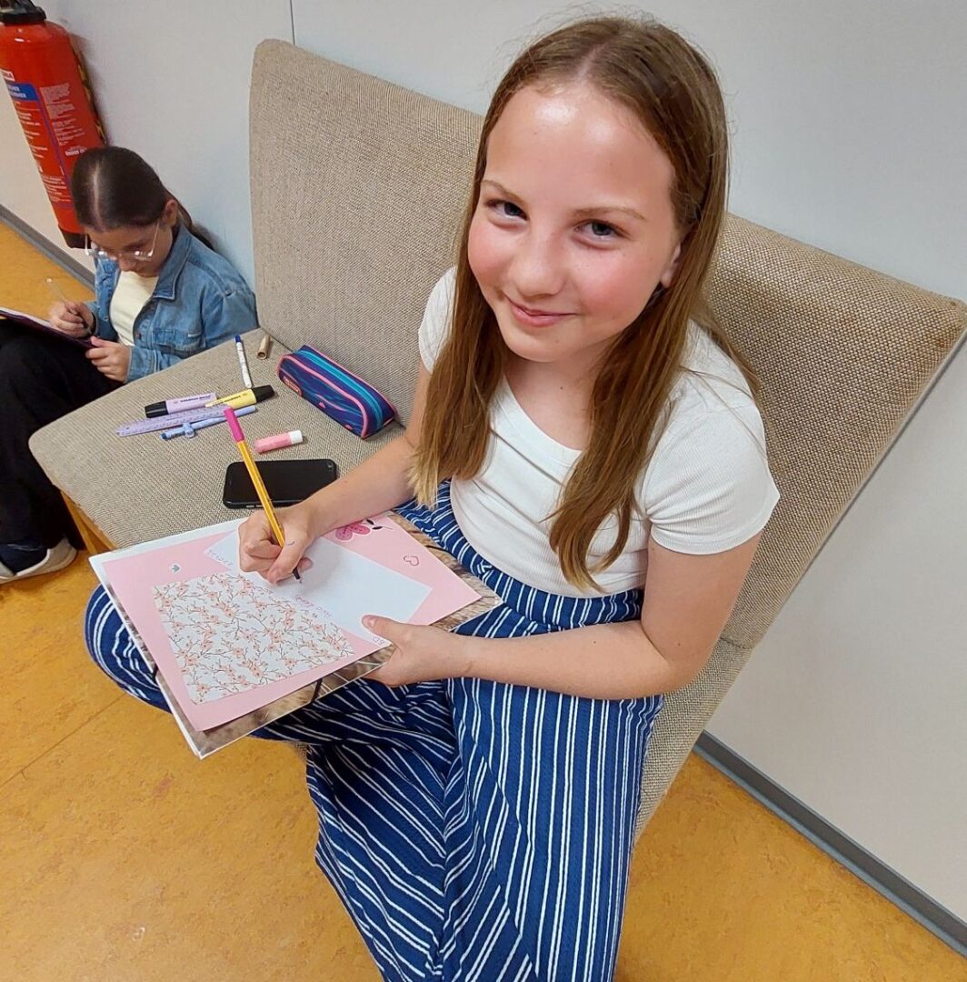 Von Armbändern bis Zukunftsbriefen: Tutorinnenfest der fünften Klassen