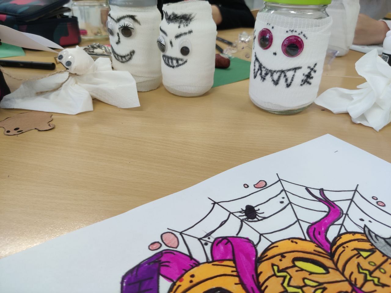 Kreative Monster und ein mysteriöser kleiner Gast