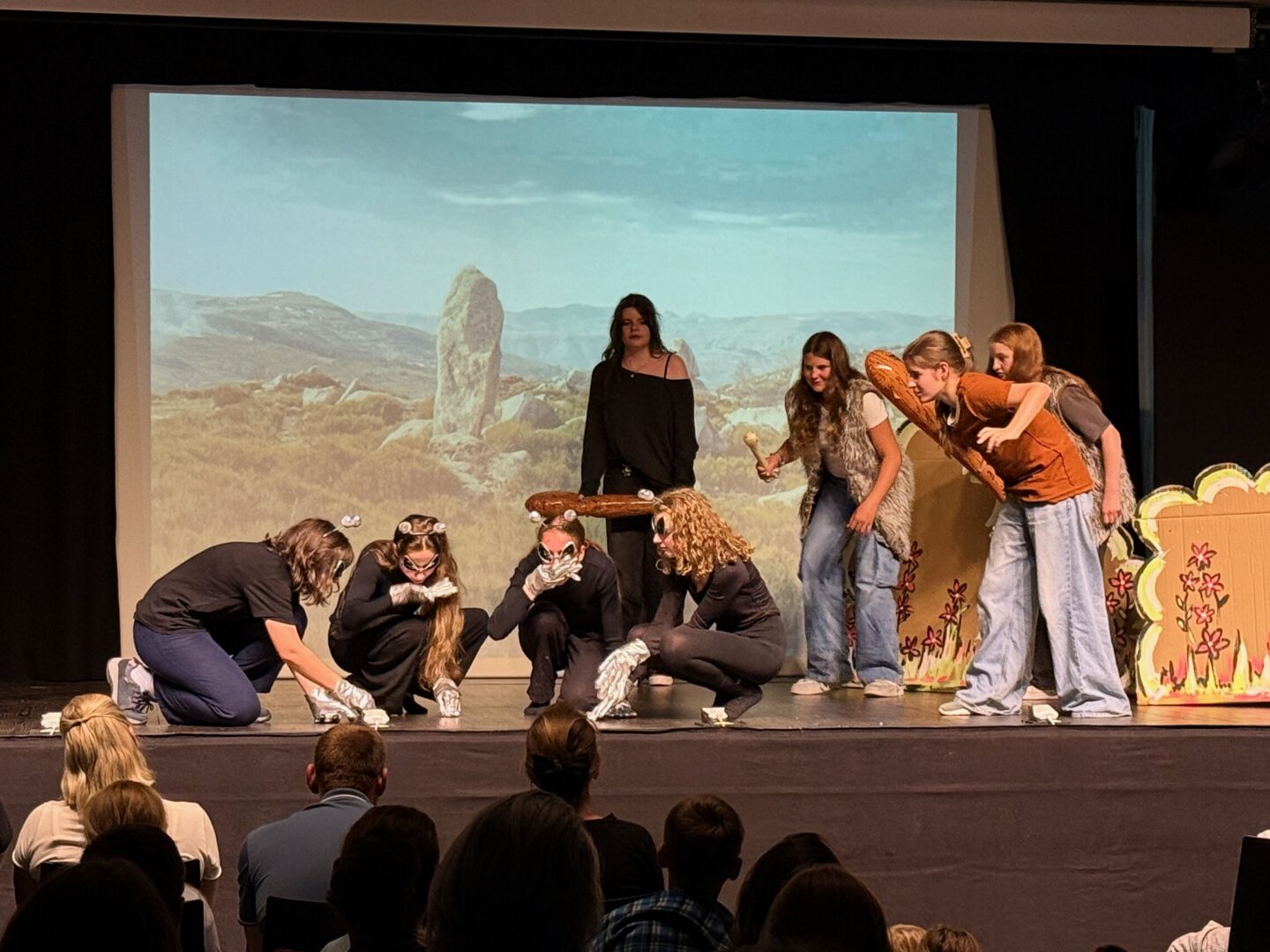 Wenn Worte tanzen: Ein Theaterabend mit Produktneuheiten und Buchstabenmagie!