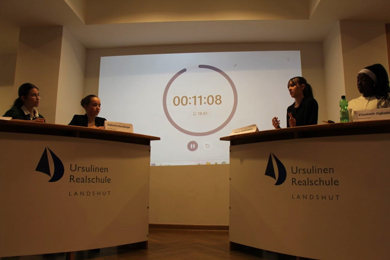 „Manches Wissen steht im Putzschrank“ – 21. Schulfinale von „Jugend debattiert“