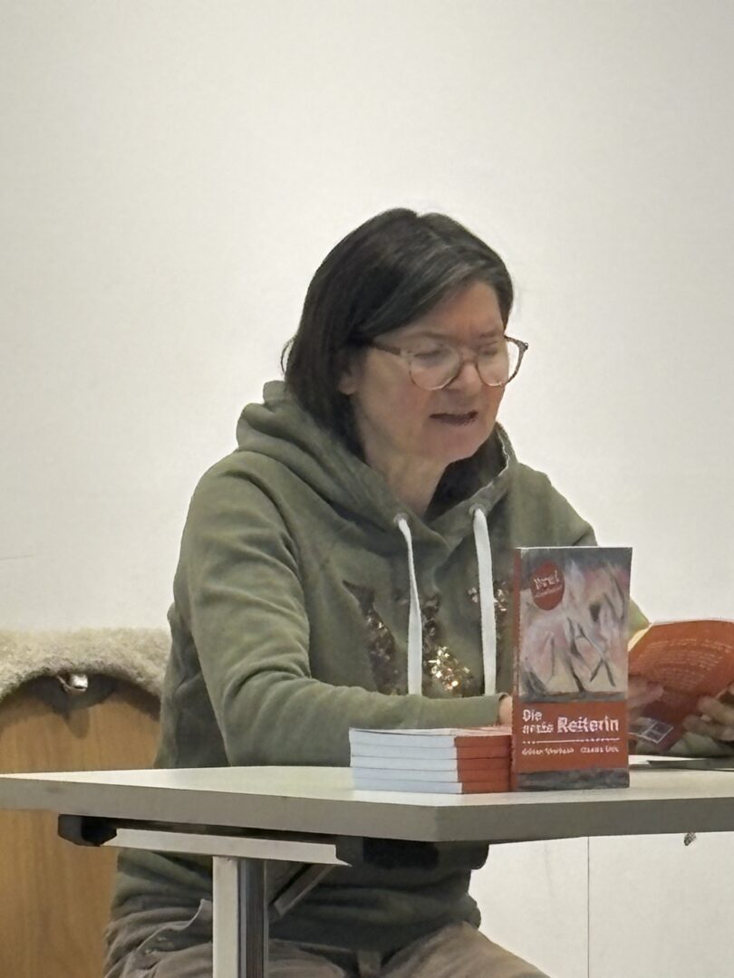 Ideen galoppieren los: Lesung und Schreibworkshop mit Claudia Götz