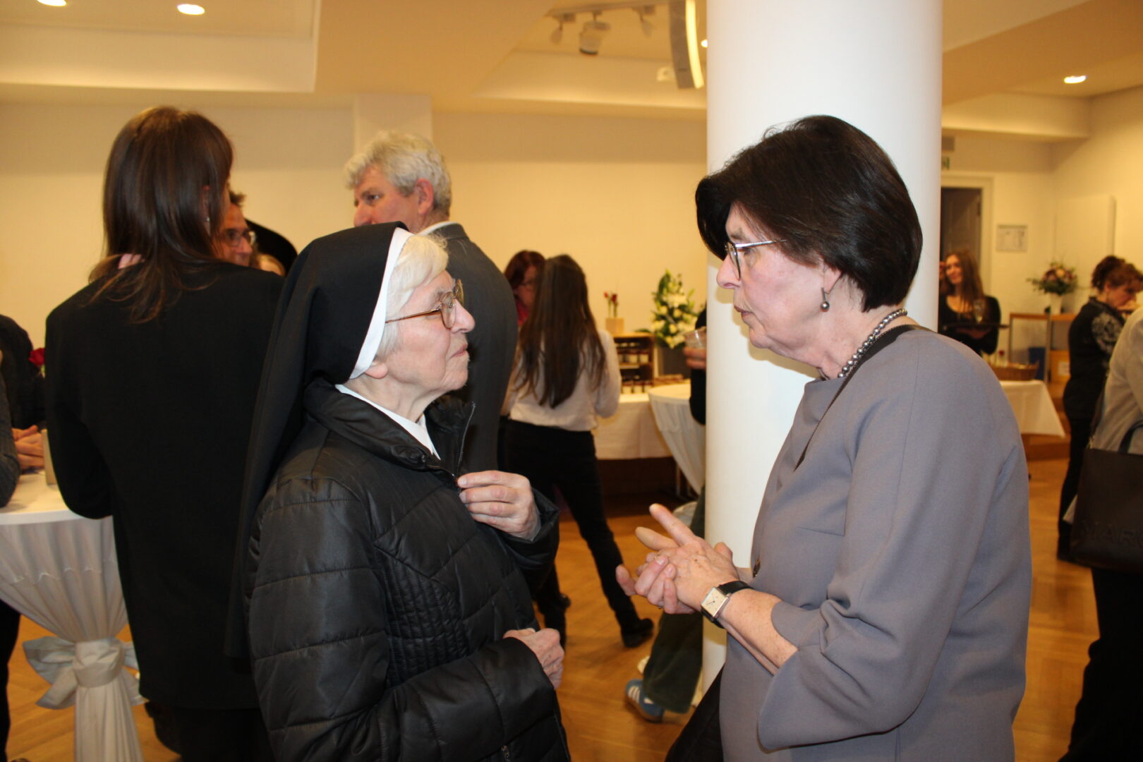 „Einmal Ursuline, immer Ursuline“ – Bewegender Abschied für unsere Schulleiterin Angela Schleibinger