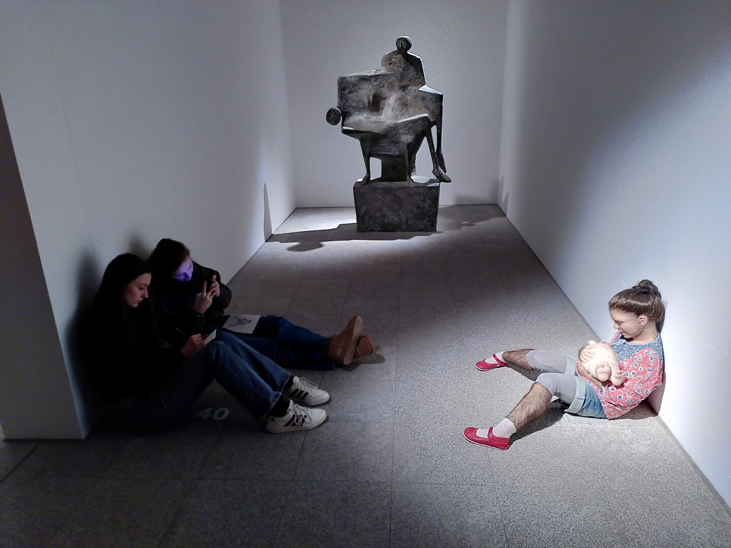 Zwischen Faszination und Gänsehaut: Die Klassen 10d und 10e zu Gast bei Patricia Piccinini