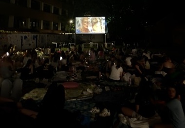 „Mamma mia“ unter Sternen und ein Flohmarkt